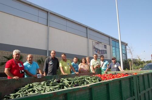 Agricultores repartirán hortalizas gratis este viernes en Almería