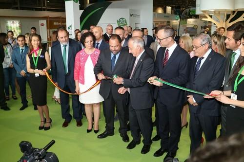 La Junta valora la apuesta del sector agroalimentario por  la sostenibilidad, 'vital' para el futuro de la actividad