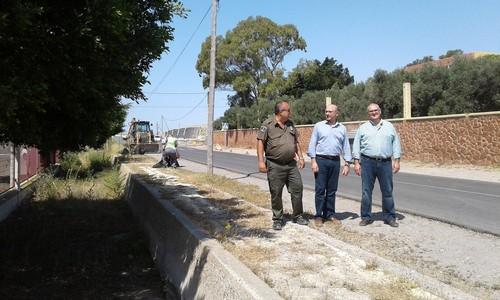 El Plan Municipal de Limpieza en el Campo ha actuado en lo que va de año en 65 kilómetros de caminos rurales y cunetas