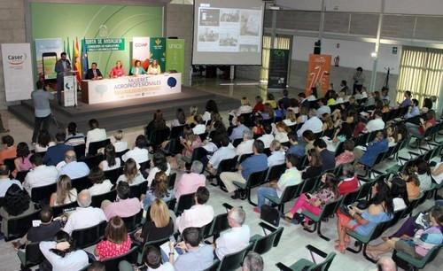 La Junta potencia la igualdad de mujeres y hombres en el sector agroalimentario a través del plan sectorial