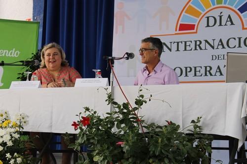 Clara Aguilera destaca el papel del cooperativismo en el futuro del medio rural