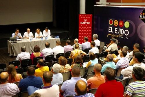 Más de un centenar de empresarios, aseguradoras y agricultores participan en la jornada de sensibilización sobre Agroseguros en El Ejido