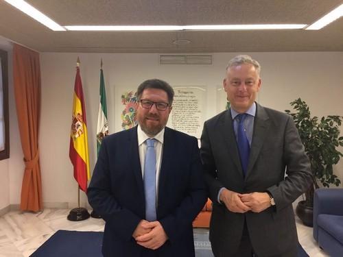 Sánchez Haro y el embajador británico analizan los posibles efectos del Brexit en las relaciones comerciales con Andalucía