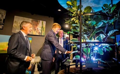 El Rey de los Países Bajos asiste a la celebración del 50 aniversario de Koppert Biological Systems