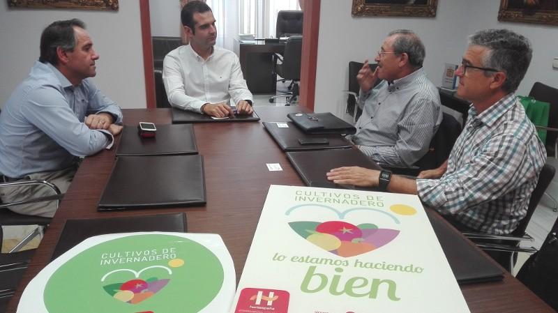 El Ayuntamiento de Almería se suma a la campaña de Hortiespaña para la promoción de productos  hortofrutícolas cultivados en invernaderos