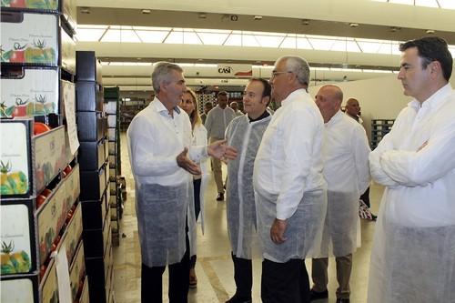 Arellano destaca las exportaciones hortofrutícolas de CASI, que ha contribuido a que Almería venda 1.817 millones