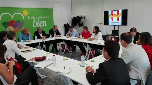 Instituciones granadinas conocen la campaña Cultivos de Invernadero de HORTIESPAÑA