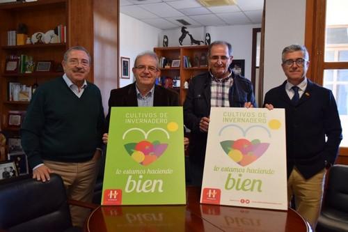 La campaña ‘Cultivos de Invernadero’ en defensa de la agricultura intensiva bajo plástico llega hasta el municipio de Vícar