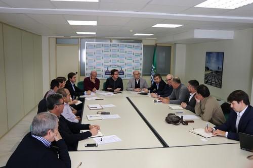 Representantes de la Junta se comprometen a estudiar la prohibición de entrada de restos vegetales con rafia a las plantas de tratamiento