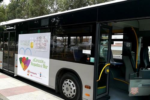 Los autobuses de línea de Roquetas de Mar recorren las calles con la imagen de la campaña de HORTIESPAÑA