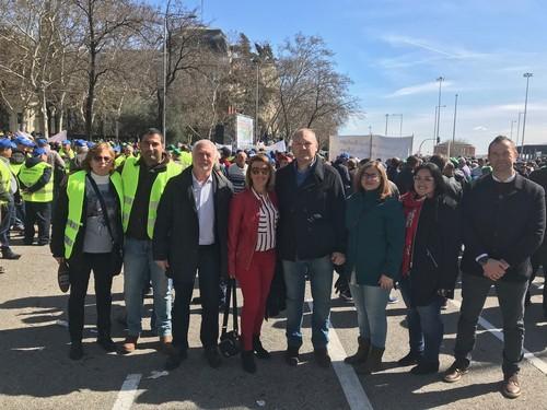 El PSOE de Almería se une a los regantes para exigirle al Gobierno soluciones inmediatas contra el déficit hídrico
