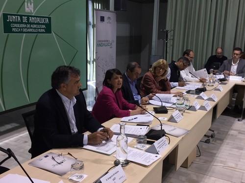 Agricultura impulsa un grupo de trabajo para analizar nuevas oportunidades de negocio en el sector agroindustrial
