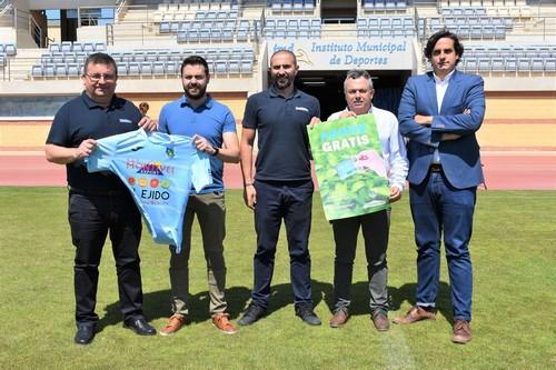 Grupo Cristalplant regala un abono del CD El Ejido a sus clientes para la próxima temporada