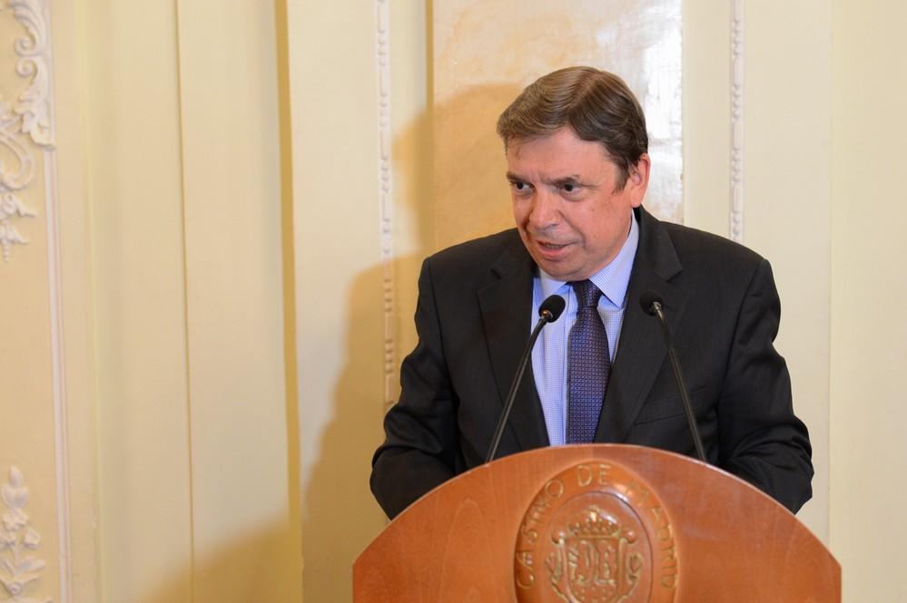 El ministro de Agricultura defiende la prohibición de la venta a pérdidas