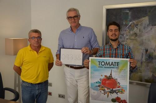 La papeleta número 09338, agraciada con el premio de unas vacaciones inolvidables sorteadas por HM Clause