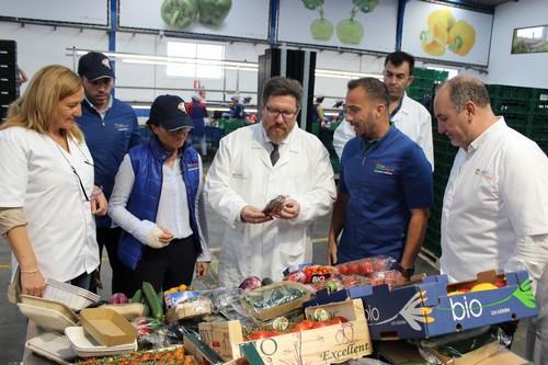 Sánchez Haro ve en Campojoyma un referente de empresa ecológica y comprometida con la sostenibilidad