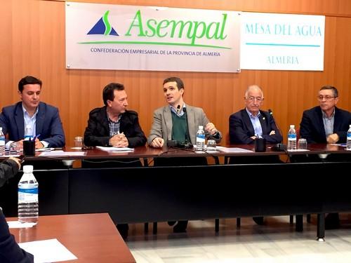 La conexión Rules-Benínar y la 'Autovía del Agua', prioridades que los regantes trasladan a Pablo Casado