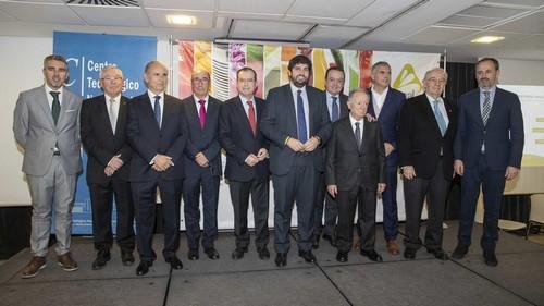 López Miras exige “contundencia” al Gobierno de España ante el bloqueo en la frontera francesa, que afecta ya a 8.000 transportistas de la Región