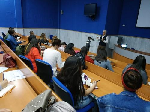Las instalaciones de Vegacañada reciben la visita de alumnos de Gestión Administrativa del IES Campos de Níjar