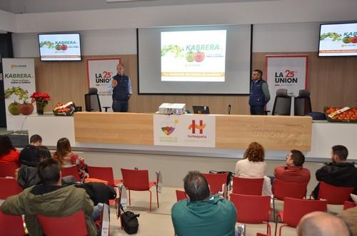 HM.CLAUSE muestra Kabrera a los productores de tomate y destaca su calibre, dureza y sabor