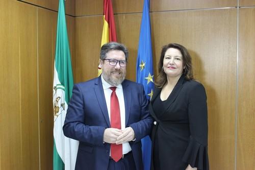Agricultura realiza el acto de traspaso de competencias entre la nueva consejera y el consejero saliente