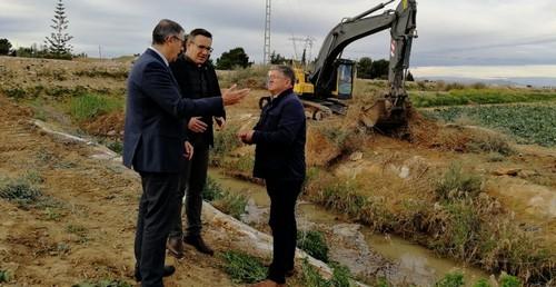 La CHS mejora los canales de drenaje D4 y D7 para recuperar su funcionalidad en caso de inundaciones en el campo de Cartagena