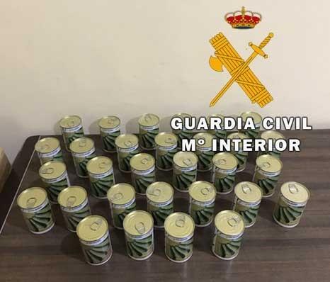 La Guardia Civil interviene 30 envases de semillas de calabacín en el puerto de Almería