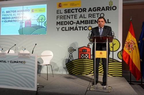Planas afirma que la agricultura y el sector forestal pueden contribuir eficazmente a la mitigación del cambio climático