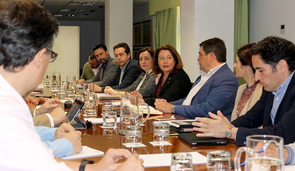 La Consejería de Agricultura trabajará para reducir los trámites burocráticos actuales en al menos un 20%