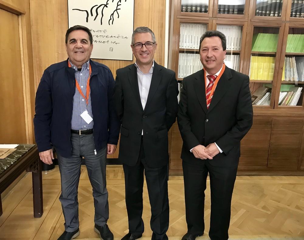 El secretario de Estado de Medio Ambiente, “plenamente identificado” con el modelo de gestión que hacen los regantes de Almería