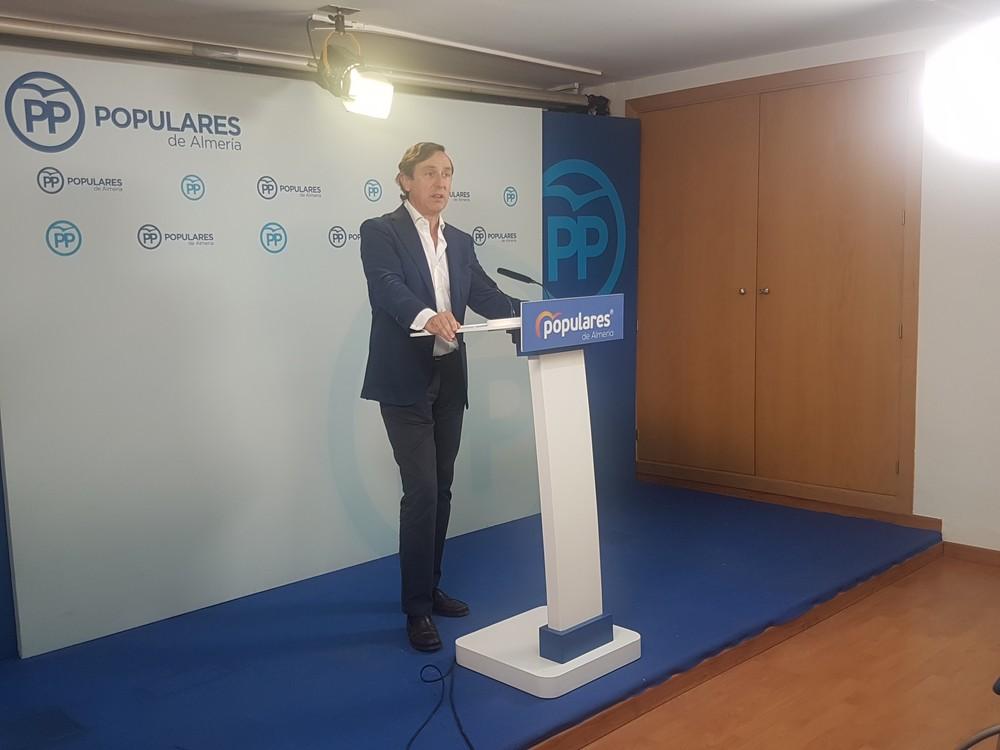 Hernando denuncia que Sánchez “tiene bloqueadas las inversiones en materia hídrica en Almería”