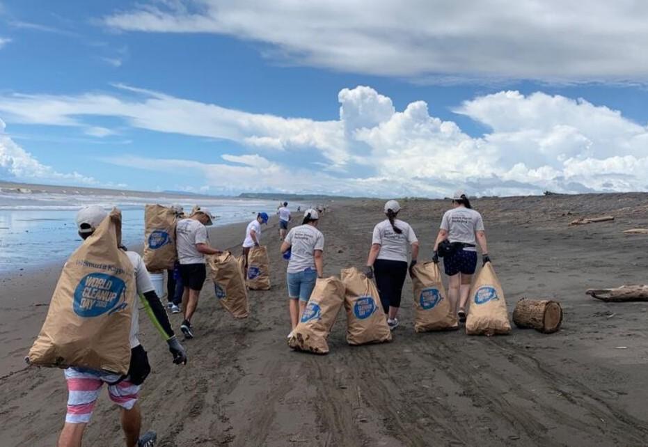 Smurfit Kappa marca la diferencia en el Día Mundial de la Limpieza al recoger 10 000 bolsas y cajas de basura