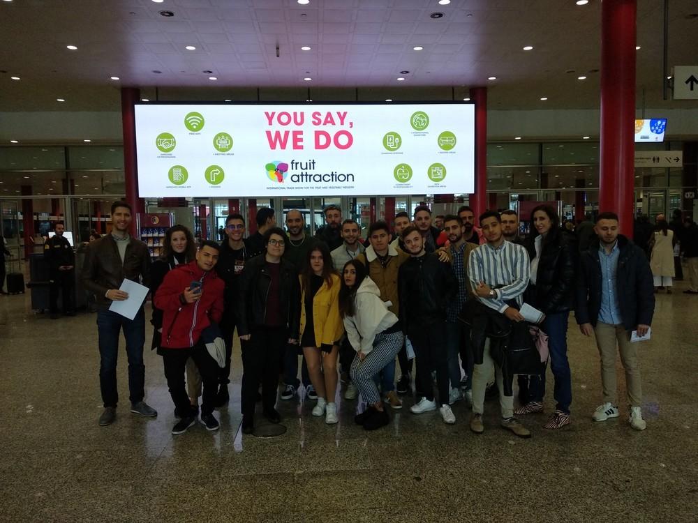 Alumnos de Comercio Internacional del IES Alhamilla visitan Fruit Attraction invitados por Agroiris y Caparrós Nature