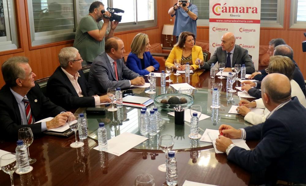 Crespo destaca el papel “puntero” de la Cámara de Comercio de Almería para que la Ley de Andalucía sea ya una realidad