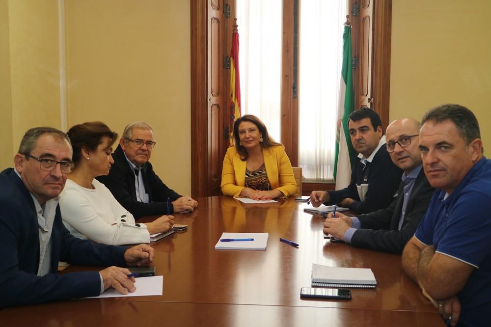 La consejera analiza el inicio de la campaña agrícola en Almería con las organizaciones profesionales agrarias