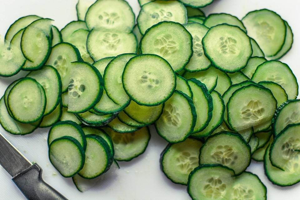 El pepino duplica su precio esta semana mientras que la berenjena sigue por encima del euro el kilo