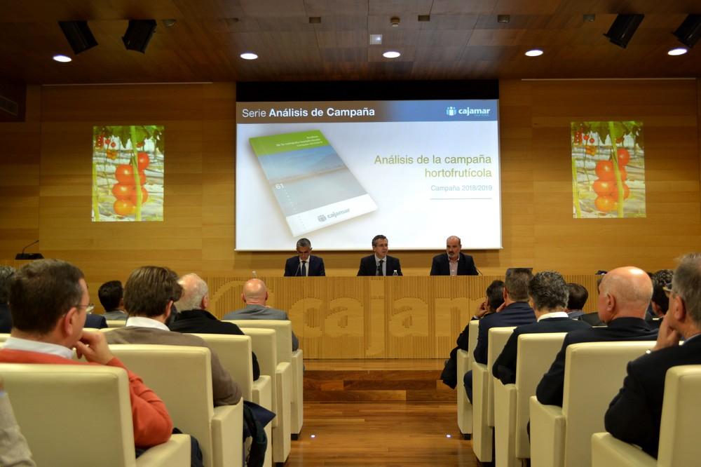 El informe de la campaña de Cajamar recoge la caída de la rentabilidad pese al récord de producción y exportaciones