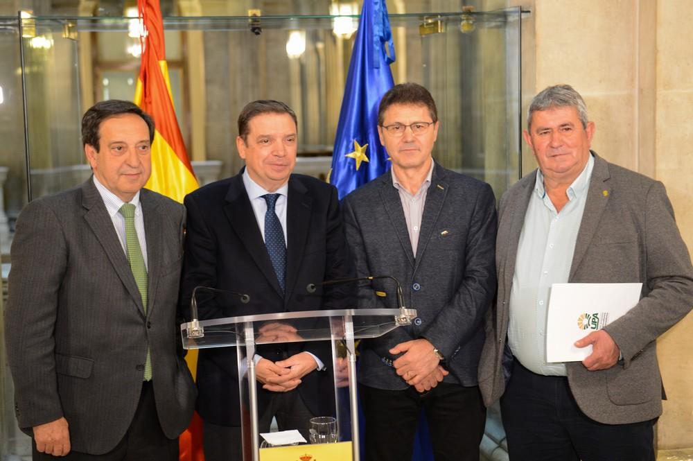 Luis Planas destaca que la “valorización del trabajo” de los agricultores y ganaderos españoles será uno de los principales ejes de actuación del Ministerio