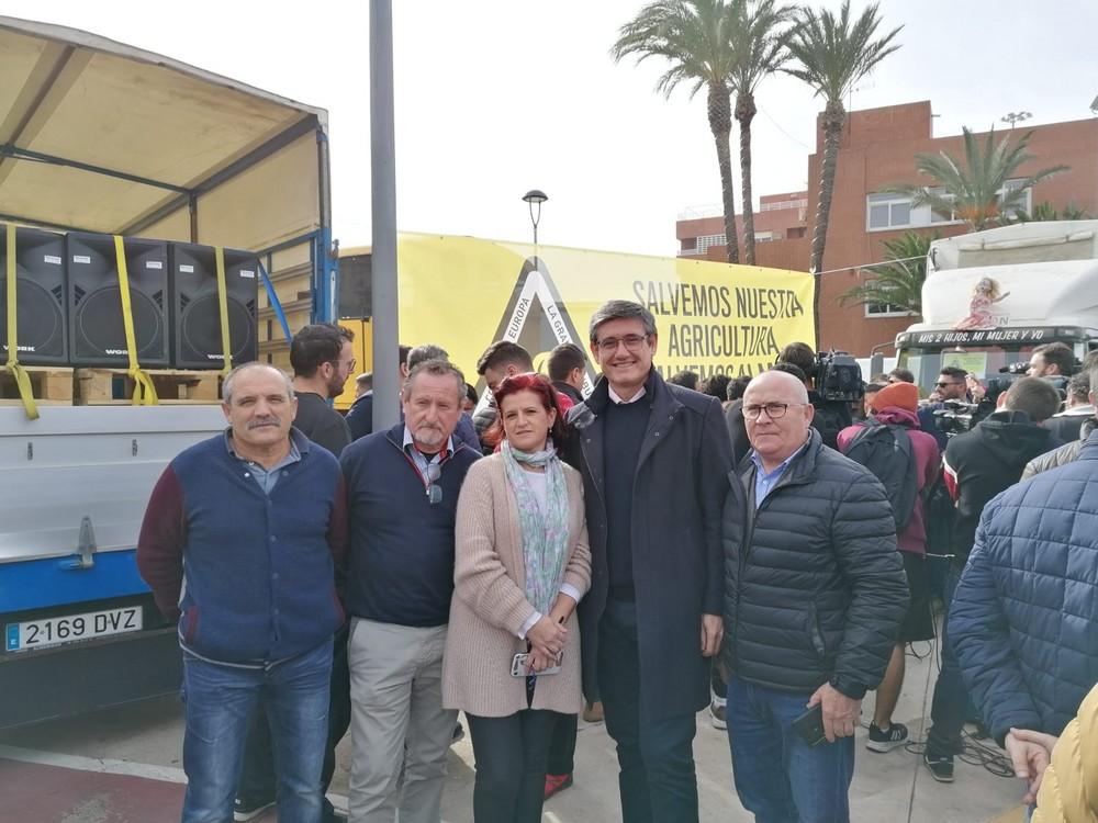 Manuel Cortés se traslada a la capital para apoyar a los agricultores abderitanos