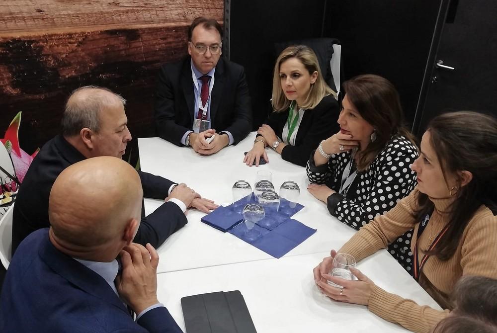 Carmen Crespo traslada a la alemana Edeka la necesidad de que las distribuidoras estén presentes en las interprofesionales