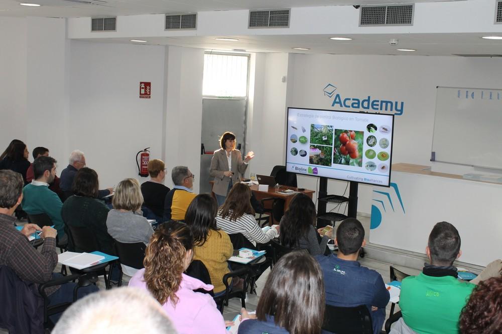 Bioline Academy reúne a un centenar de técnicos en una jornada sobre control integrado en el tomate