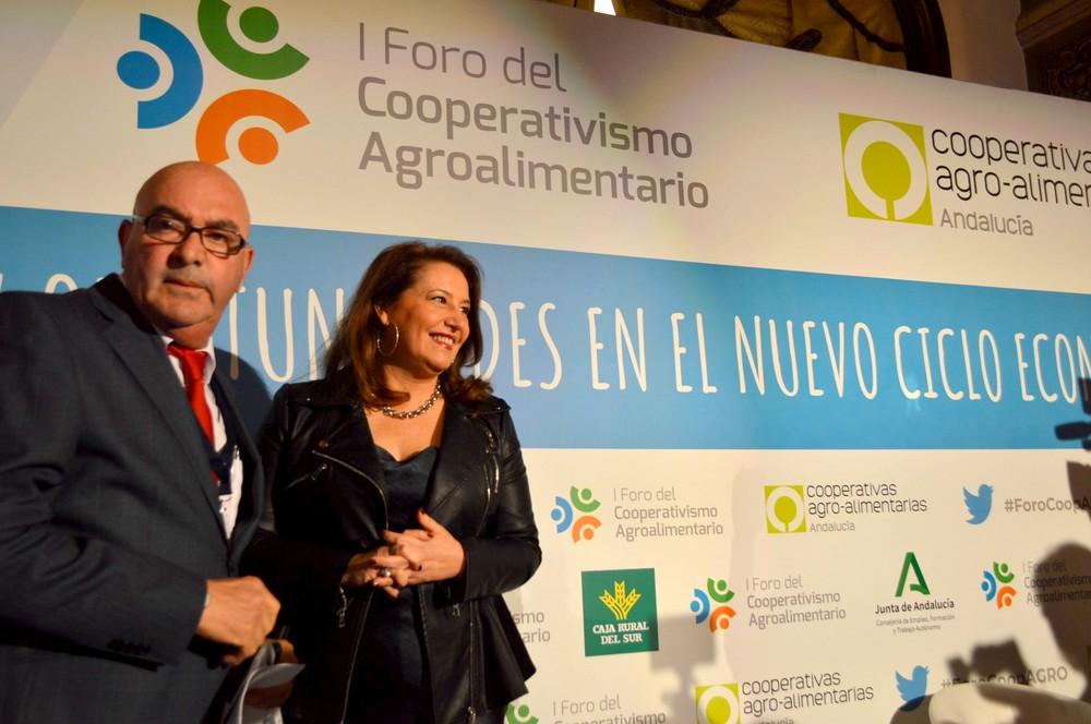 La consejera de Agricultura anuncia la  simplificación de cuatro leyes para beneficiar al sector