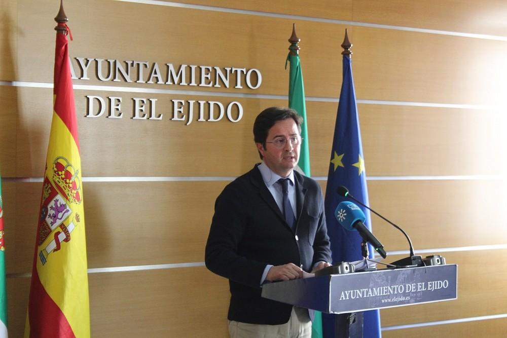 El alcalde de El Ejido pide al Gobierno Central que se arbitren medidas reales y útiles que ayuden al sector hortofrutícola a salir de la crisis estructural de precios que atraviesa