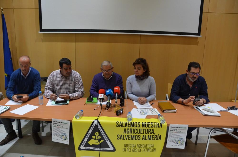 El campo ve 'insuficientes' las medidas del Ministerio y siguen las manifestaciones