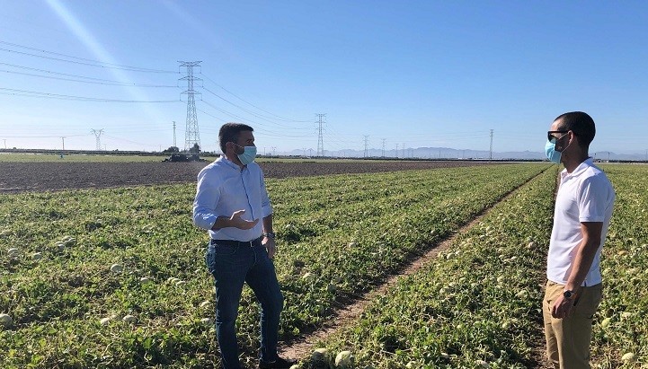 El consejero de Agricultura visita la zona más afectada por el granizo del lunes y cifra los daños en más de 7 millones de euros