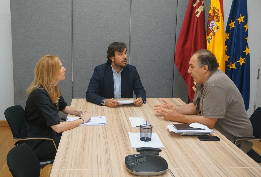El consejero de Empleo analiza con COAG la agilización de contrataciones agrarias