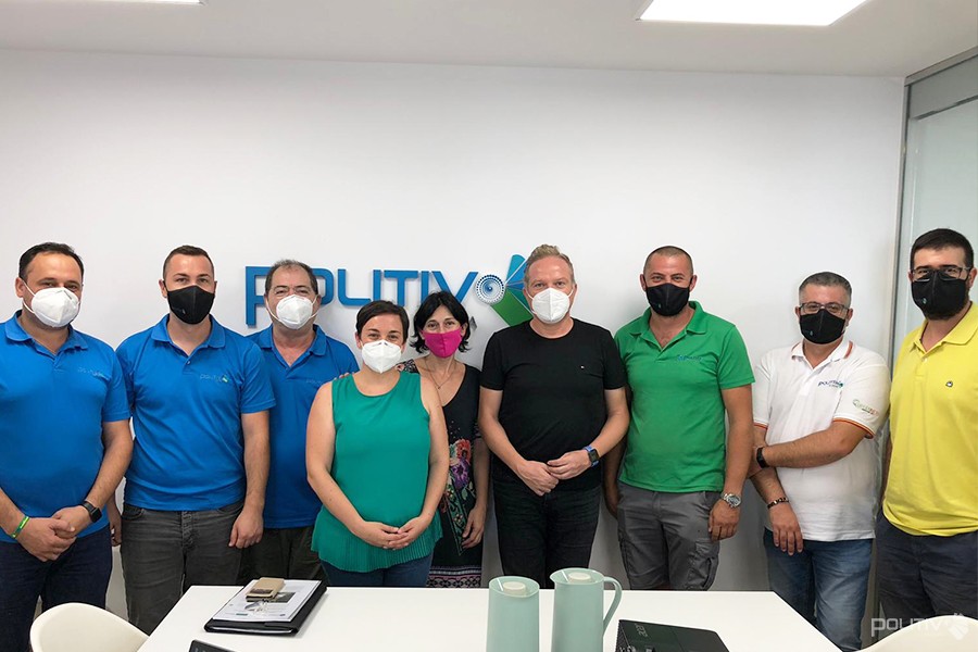 Catedrático de la UAL visita las instalaciones de Politiv
