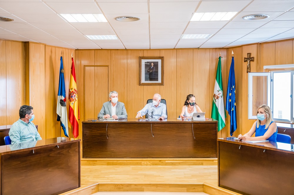El alcalde de Roquetas y los delegados de Agricultura y de Salud se reúnen con el sector agrícola