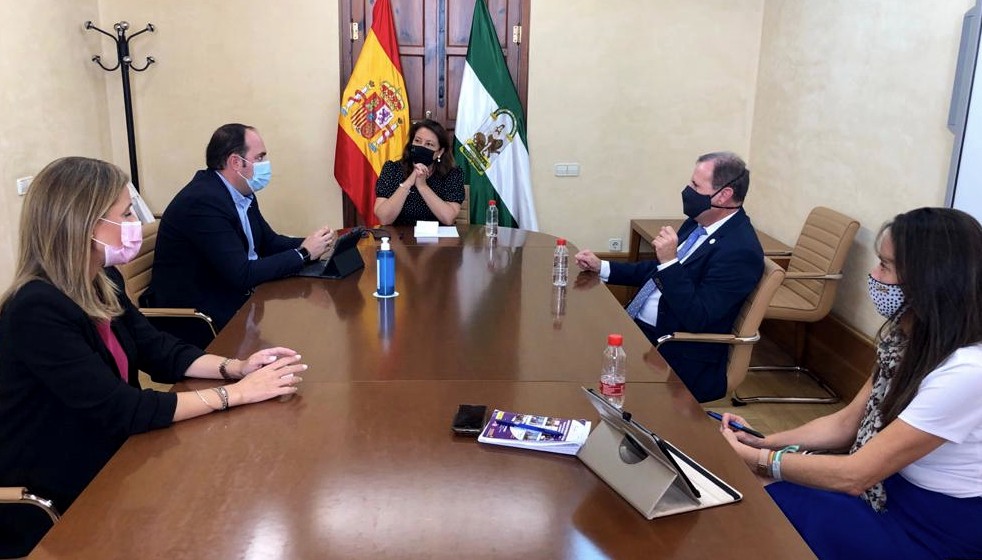 La consejera de Desarrollo Sostenible destaca la posibilidad de las aguas regeneradas para obtener más recursos hídricos en Almería