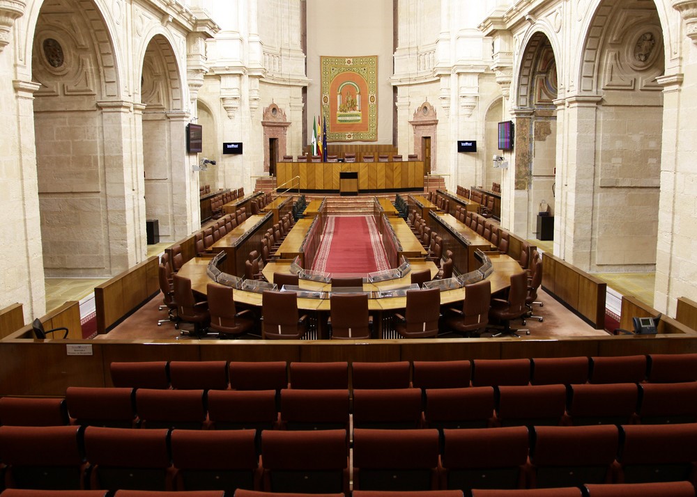 PP, Cs y Vox acuerdan la creación de una oficina para luchar contra el fraude en el reetiquetado de productos agroalimentarios